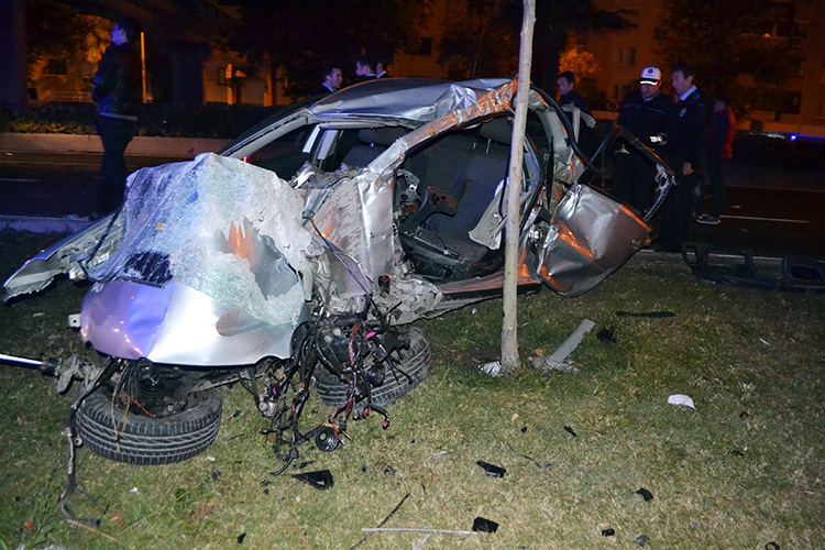 İzmir'de polisler kaza yaptı: 2 şehit, 3 ağır yaralı