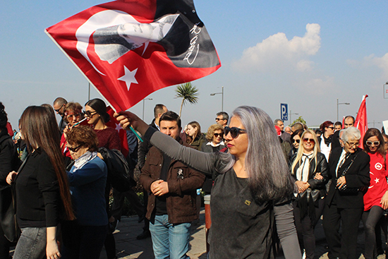 İzmir'de binler “Ata'ya Saygı Yürüyüşü”nde