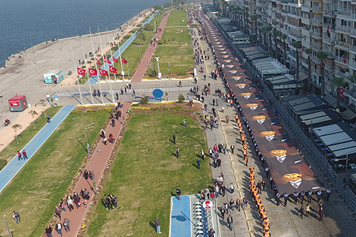 İzmir'de binler “Ata'ya Saygı Yürüyüşü”nde