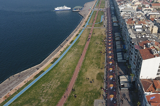 İzmir'de binler “Ata'ya Saygı Yürüyüşü”nde