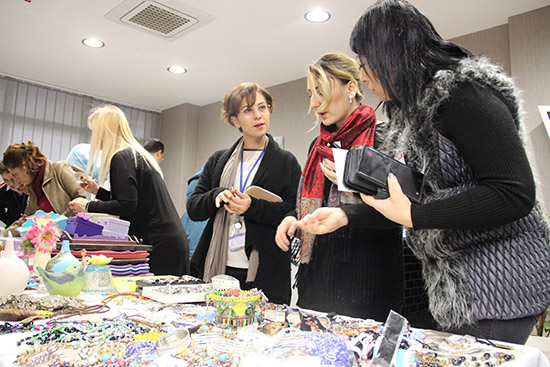 Huzurevi sakinleri sergi açtı