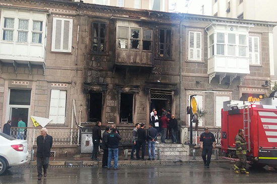 Konak'ta korkutan yangın