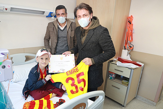 Göztepe'den minik taraftarına jest