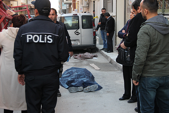 İnşaatta demir iskele devrildi: 1 ölü, 1 yaralı