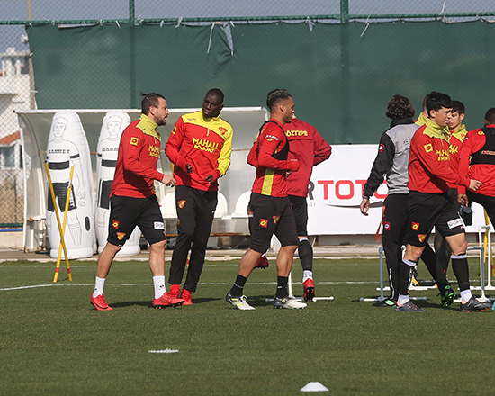 Demba Ba, Göztepe’de ilk idmanına çıktı