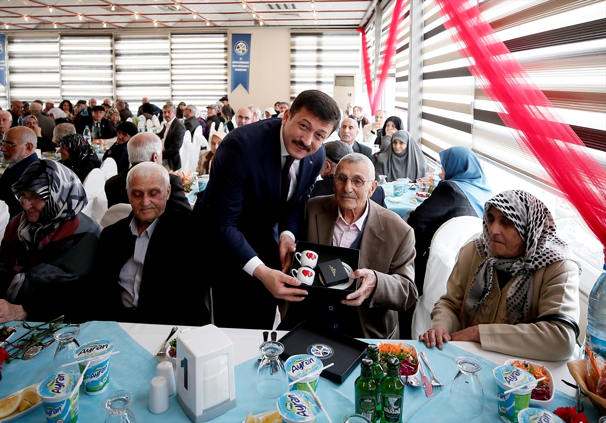 Evliliklerinde 50 Yılını Dolduran Çiftler Bir Araya Geldi