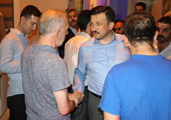 Hamza Dağ, sahurda boyoz dağıttı