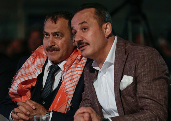 Bakan Eroğlu İzmir'de sahurda temel attı