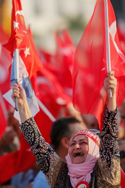 İzmir'de tarihi miting