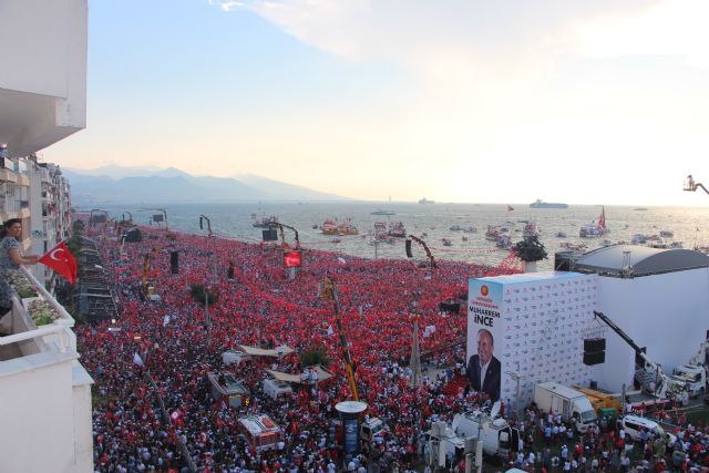 İzmir'de tarihi miting