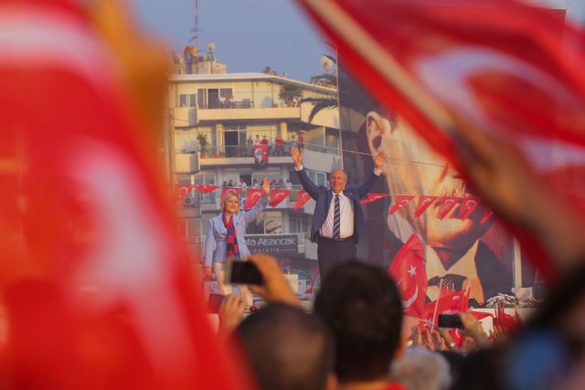 İzmir'de tarihi miting