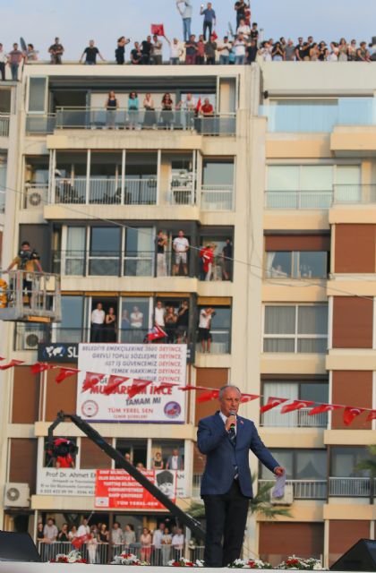 İzmir'de tarihi miting