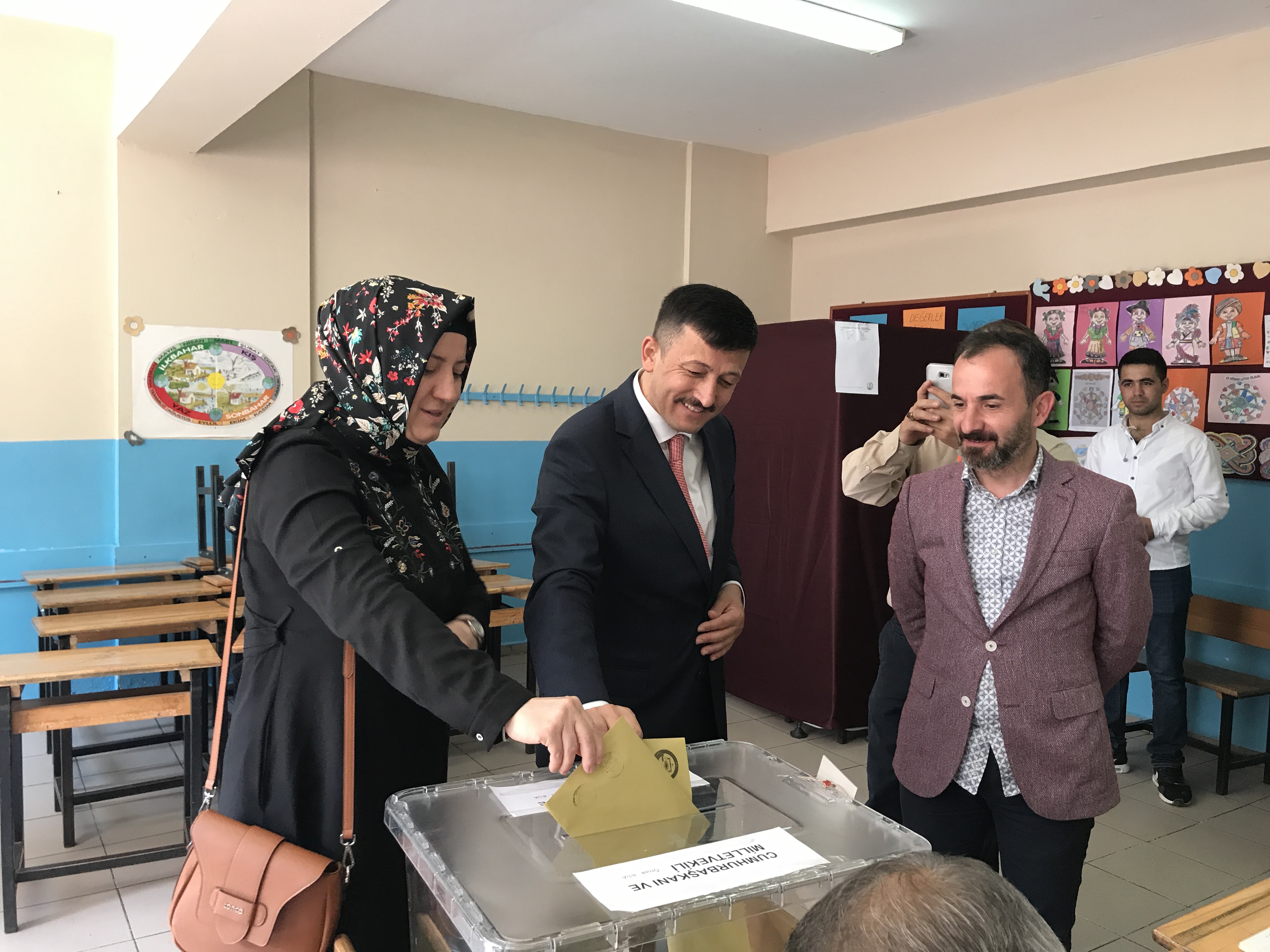 İzmir’in siyasileri sandık başında: Kim, ne mesaj verdi?