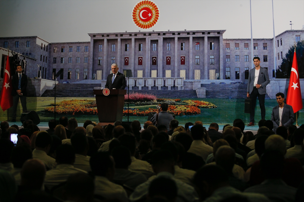 TBMM Başkanı Yıldırım devamsızlıktan atıldığı okula geri döndü