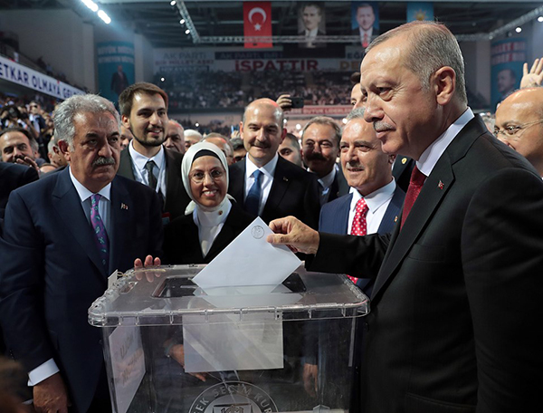 AK Parti'de kongre günü