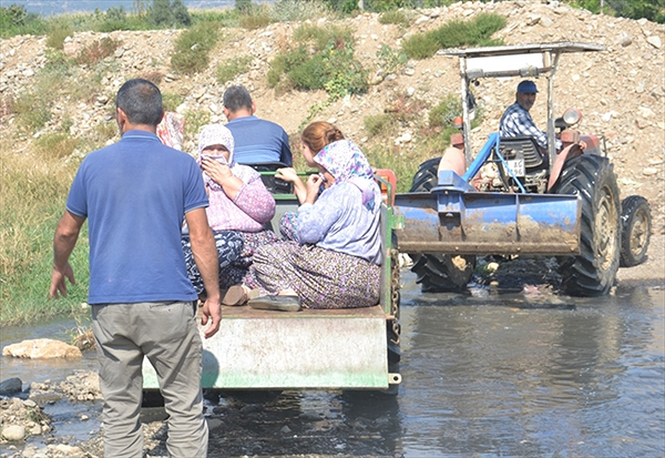 Kiraz'ın Şemsiler Mahallesi'nde kanalizasyon isyanı