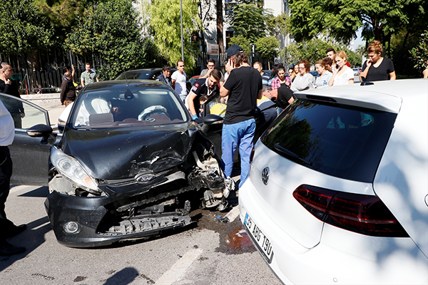 İzmir'de trafik kazası: 1 yaralı