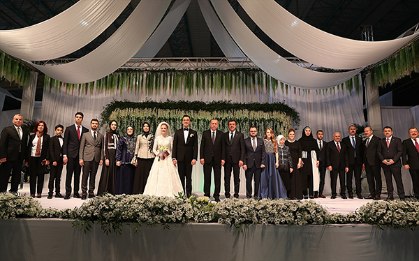 Zeybekci ailesinin mutlu günü