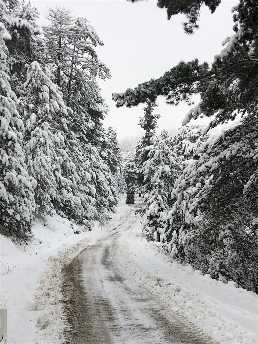 Kiraz'da karla mücadele