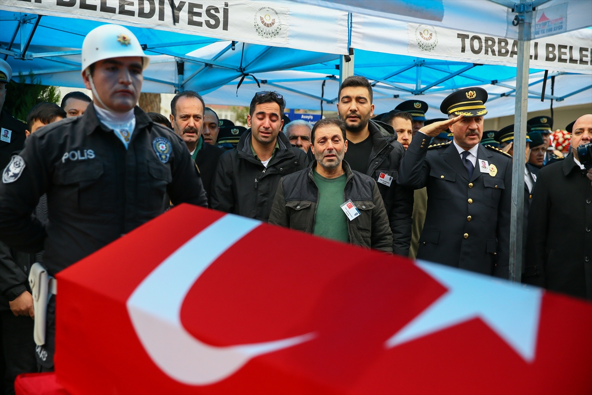 Şehit polise gözü yaşlı veda