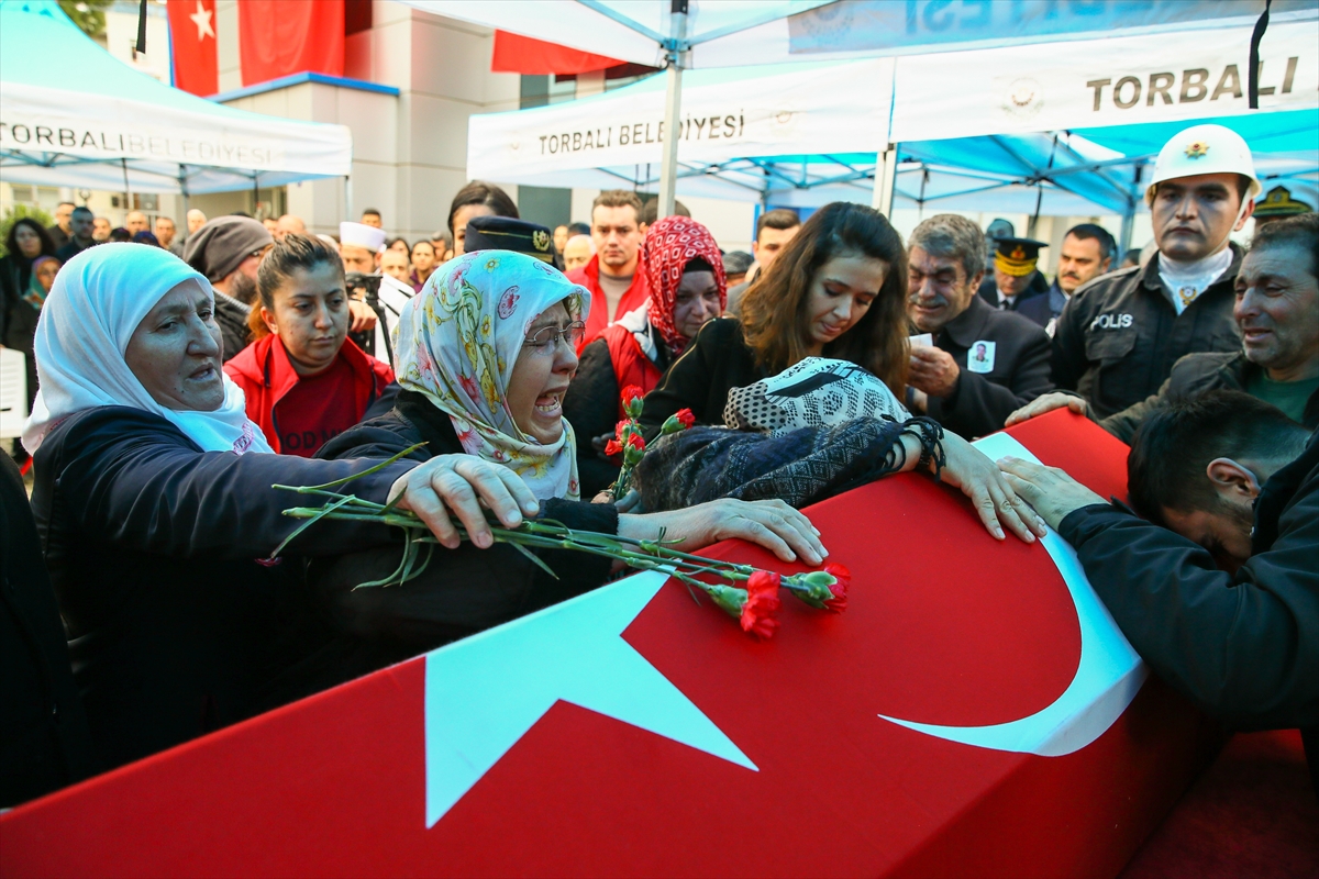 Şehit polise gözü yaşlı veda
