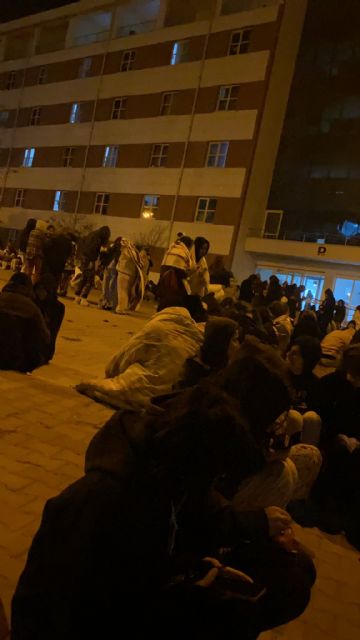 Deprem sonrası vatandaşlar sokağa döküldü! İşte deprem raporu...