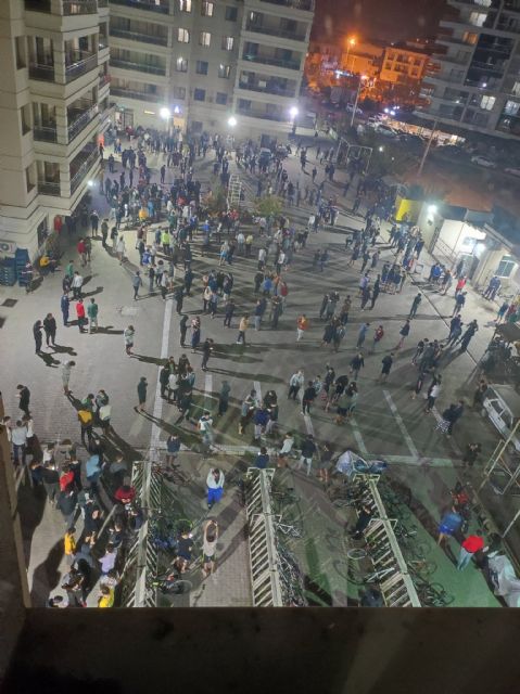 Deprem sonrası vatandaşlar sokağa döküldü! İşte deprem raporu...