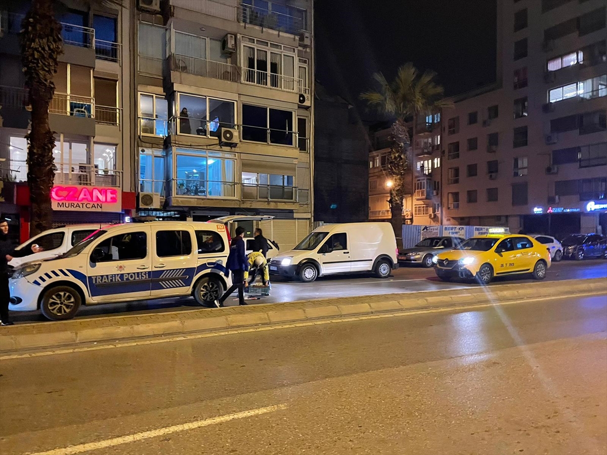 Kavga ettiği kocasından kaçarken feci ölüm: Taksi çarptı!