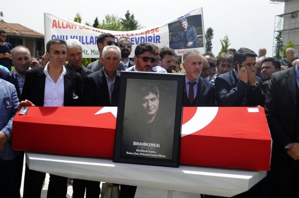Binlerce kişi İbrahim Erkal'ı son yolculuğuna uğurladı
