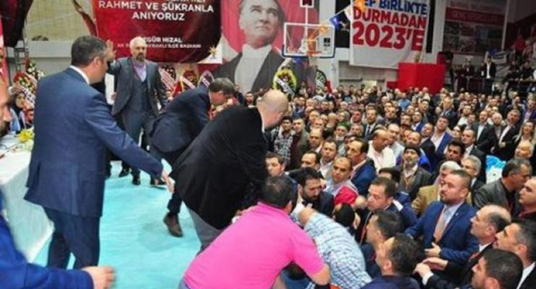 AK Parti Bayraklı Özgür Hızal ile devam ediyor