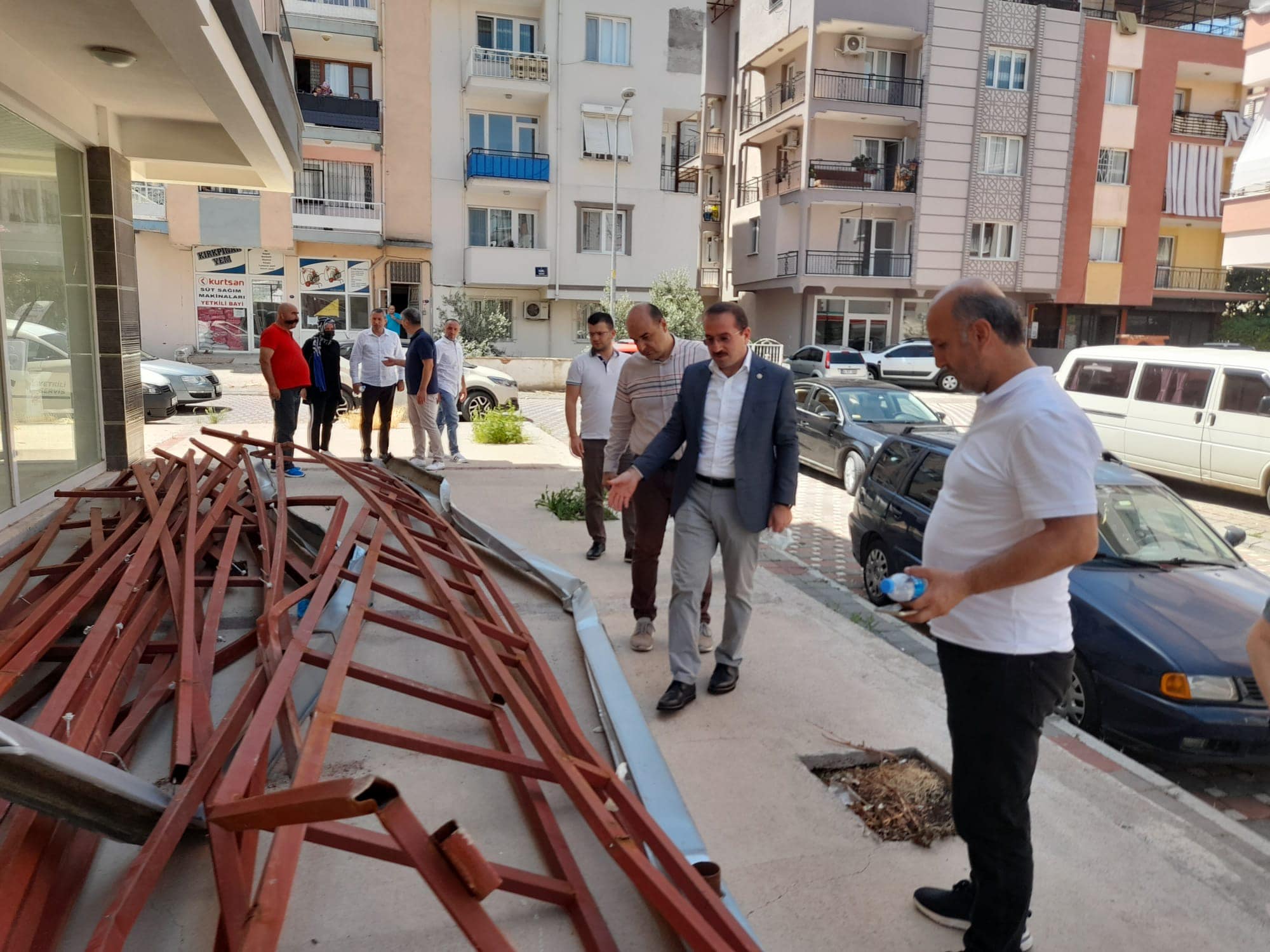 AK PARTİLİ KIRKPINAR’DAN KEMALPAŞA VE KİRAZ’A GEÇMİŞ OLSUN ZİYARETİ