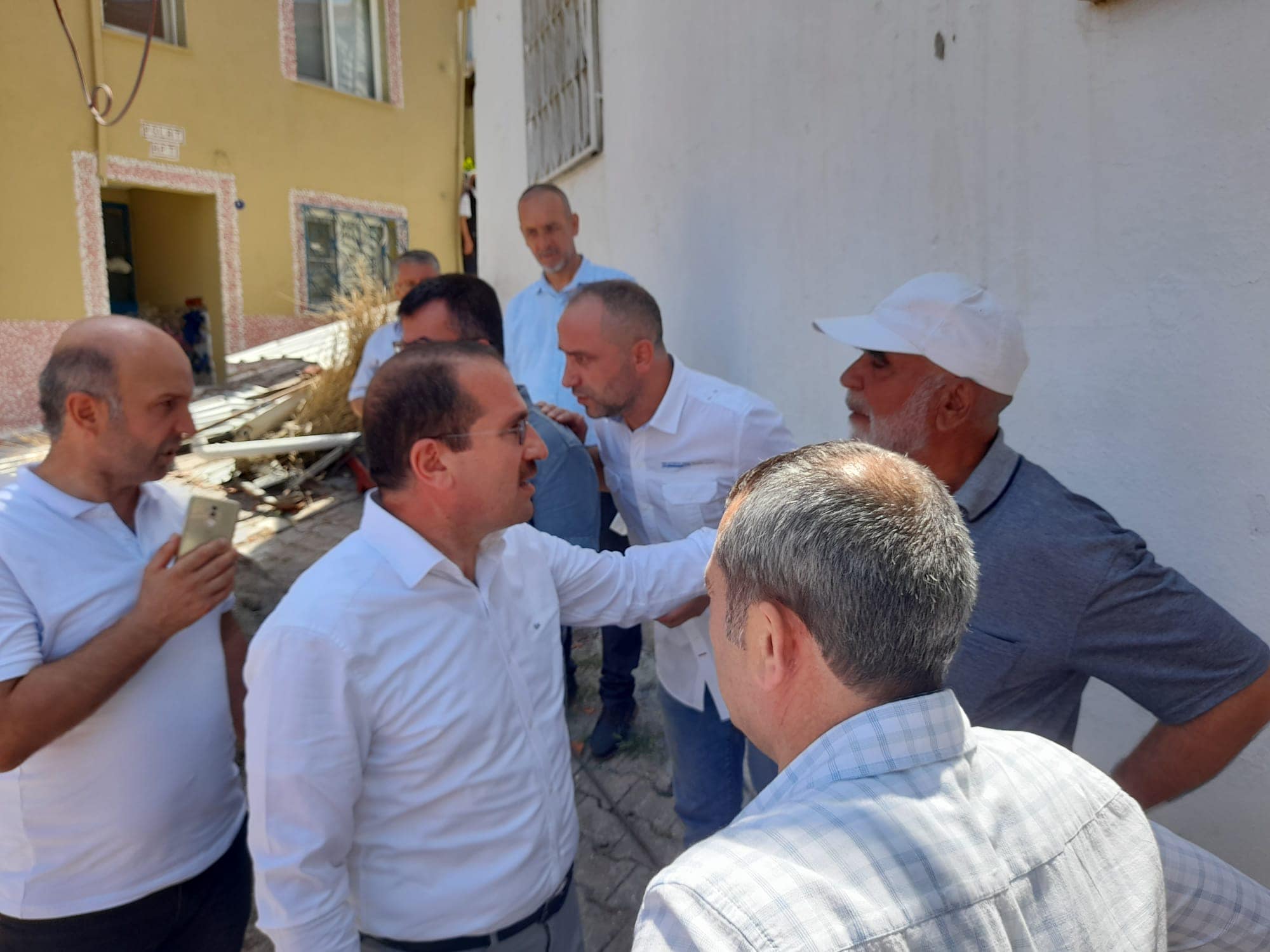 AK PARTİLİ KIRKPINAR’DAN KEMALPAŞA VE KİRAZ’A GEÇMİŞ OLSUN ZİYARETİ