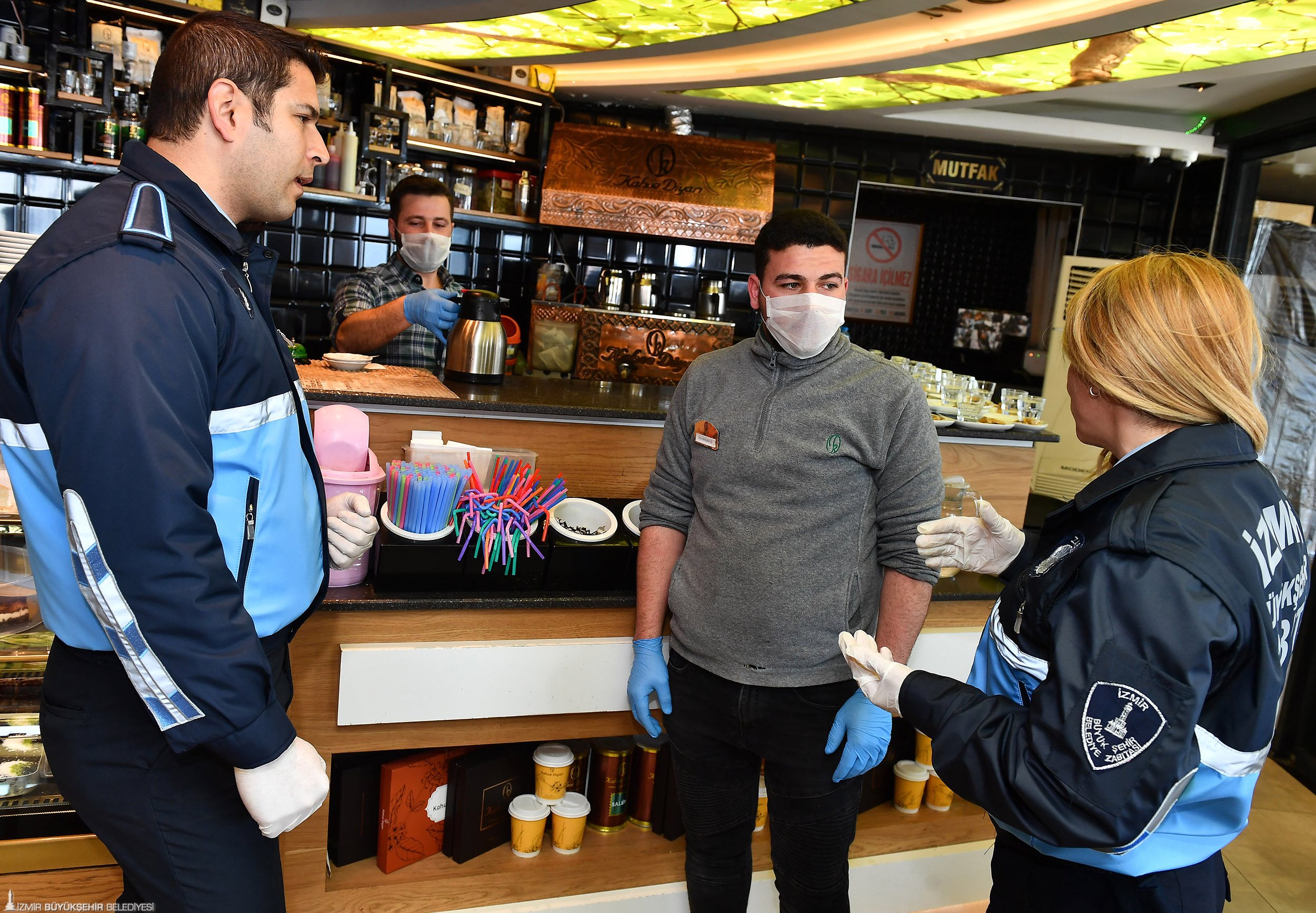 Büyükşehir zabıtası corona için sokakta!