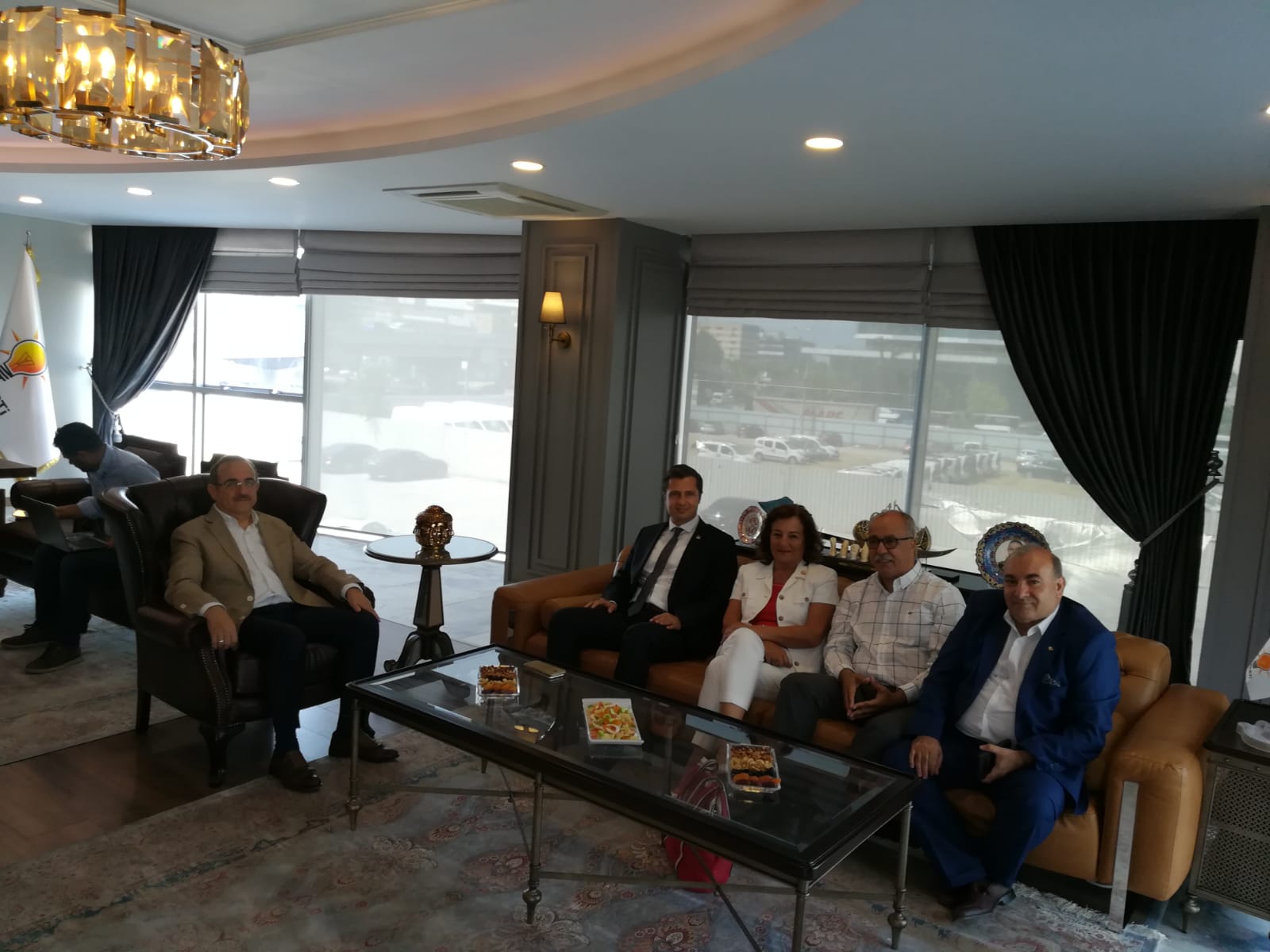 CHP’den AK Parti’ye samimi ziyaret! İzmir için birlikte yol alalım