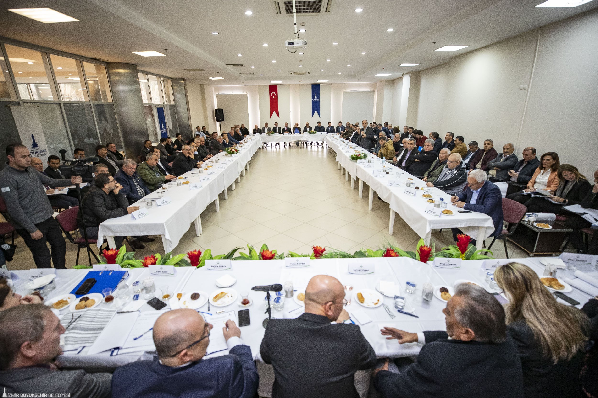 Tunç Soyer Torbalı’da muhtarları dinledi