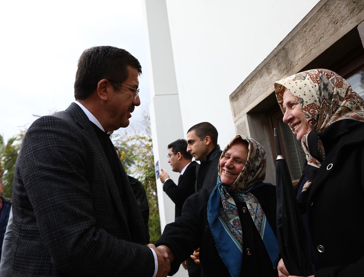 Zeybekci'den WhatsApp hattı