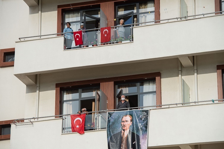 Başkan Soyer huzurevi sakinlerinin Cumhuriyet Bayramı’nı kutladı