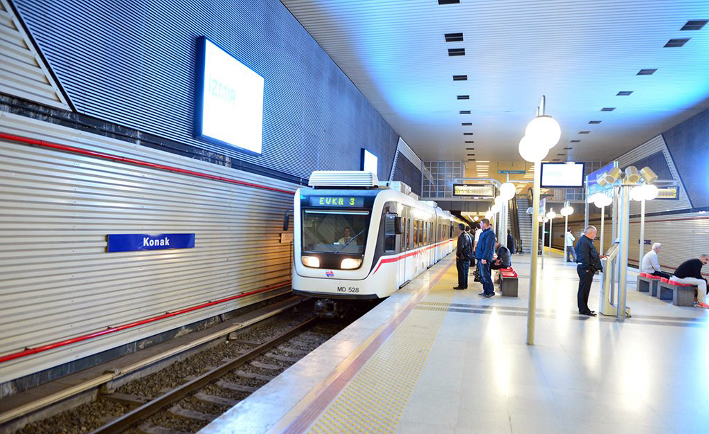 İzmir Metrosu 18 yaşında