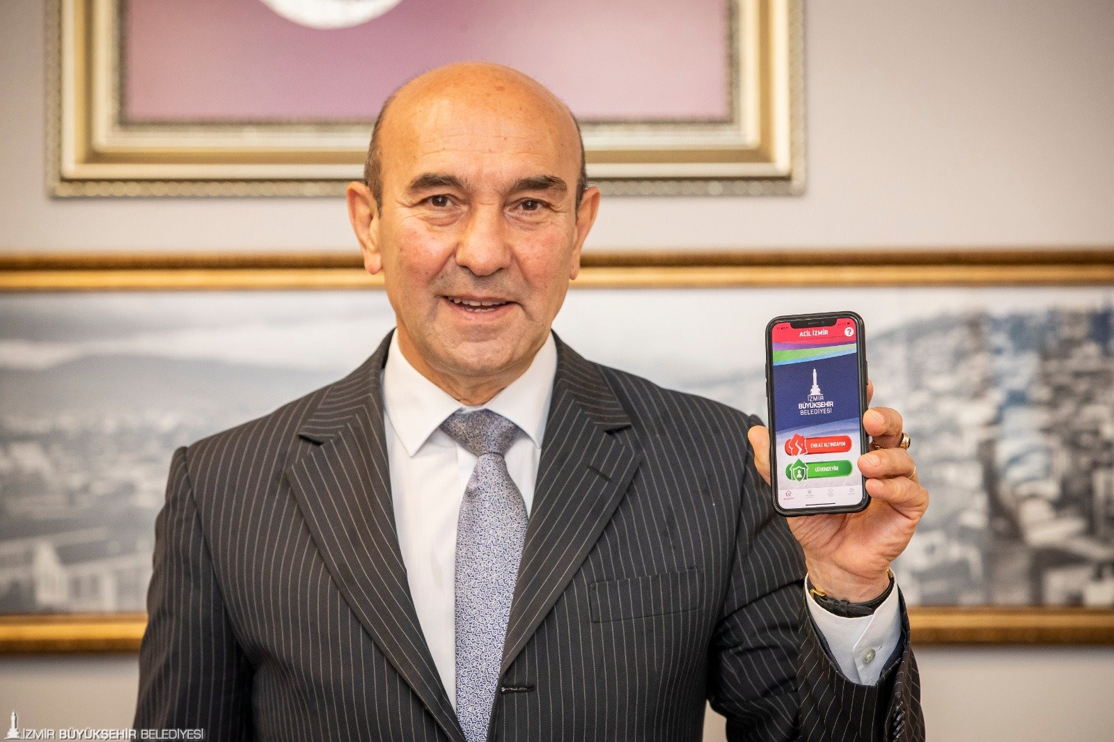 İBB'den hayat kurtaracak uygulama! Soyer: Lütfen herkes 'Acil İzmir'i telefonuna indirsin