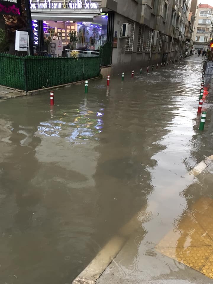 Aziz ve Hüseyin'in Yapamadığını Vatandaş Yaptı: "Karşıyaka İskeleye Yapay Köprü"