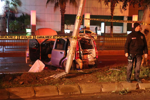 İzmir'de feci trafik kazası