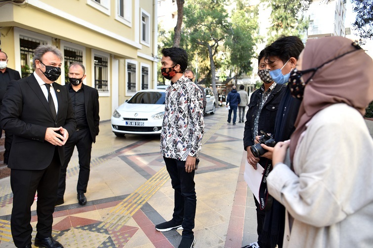 İzmir'e 10 bin kilometreden uzanan yardım eli