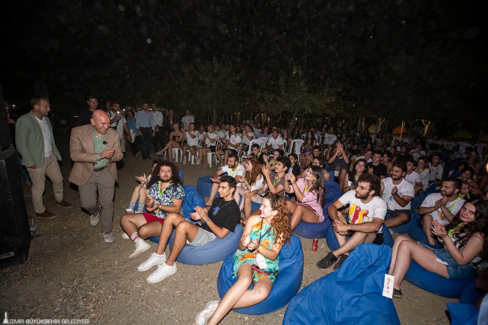İzmir Büyükşehir Belediye Başkanı Tunç Soyer : Gençler siyasetten uzak durmayın