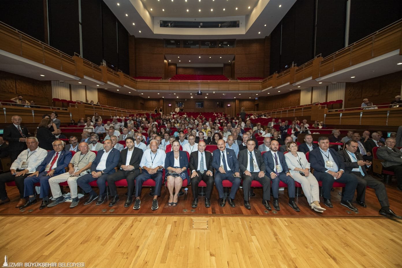 İzmir'i vatandaşlarımızın güvenle nefes alıp vereceği bir yuva olarak tasarlıyoruz"