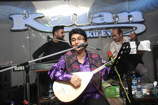Güler Duman'dan Kalan Türkü evinde muhteşem performans
