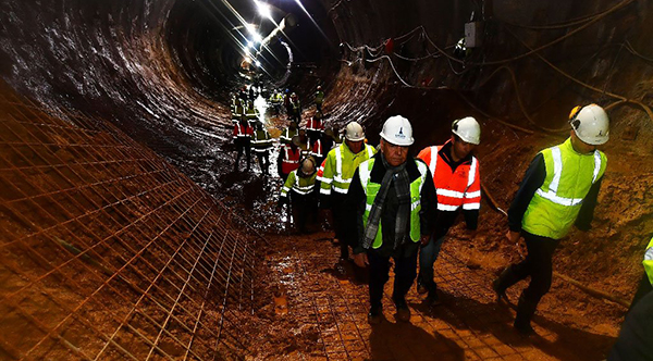 Narlıdere Metrosu'nda ilk ışık göründü