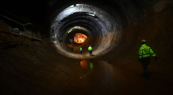 Narlıdere Metrosu'nda ilk ışık göründü
