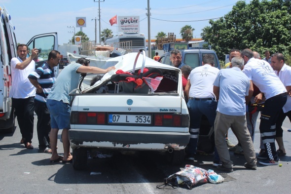 Sıkışan karı kocayı kurtarmaya çalışanlar bebek sesiyle şoke oldu