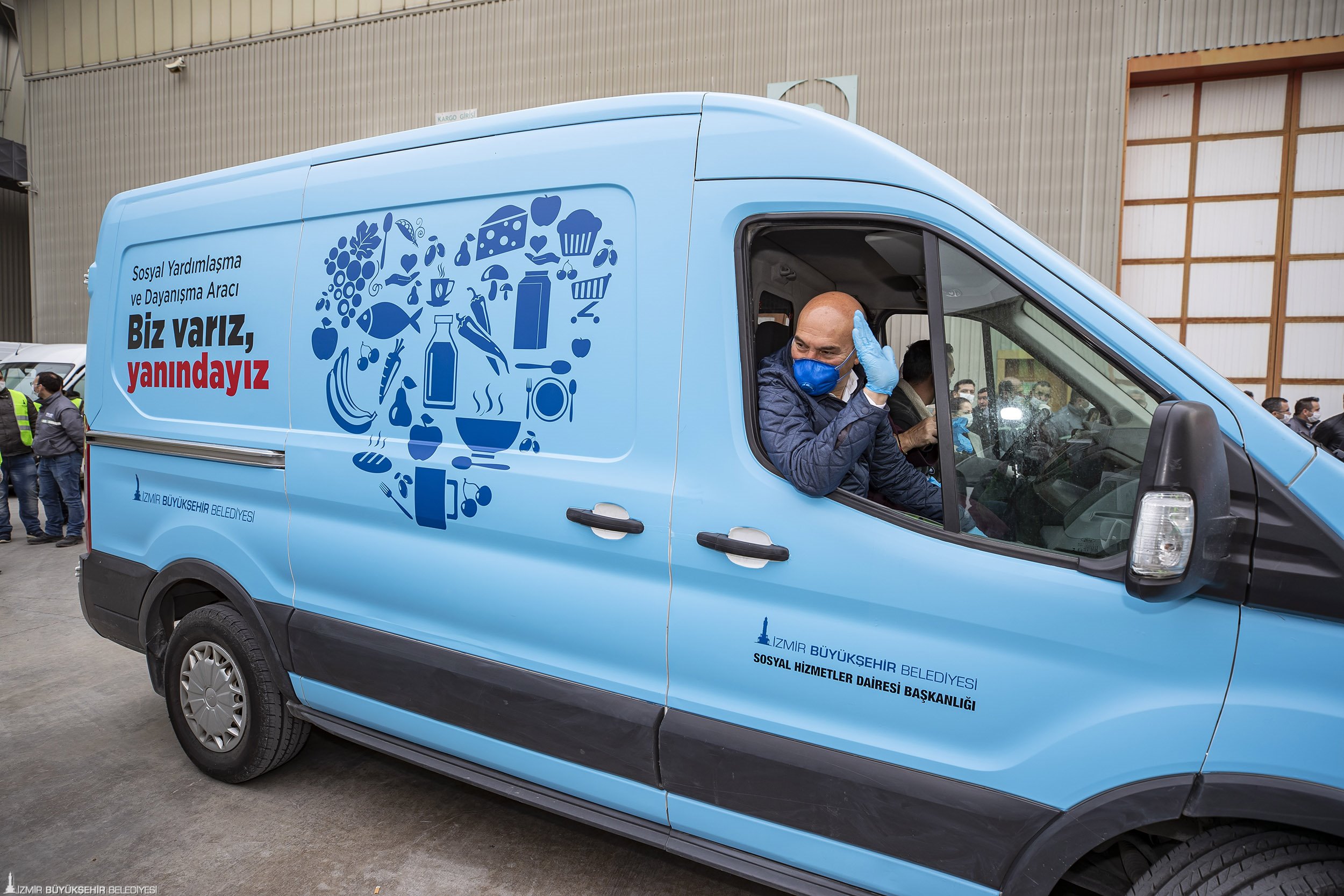 İzmir’de büyük dayanışmayı Başkan Soyer başlattı