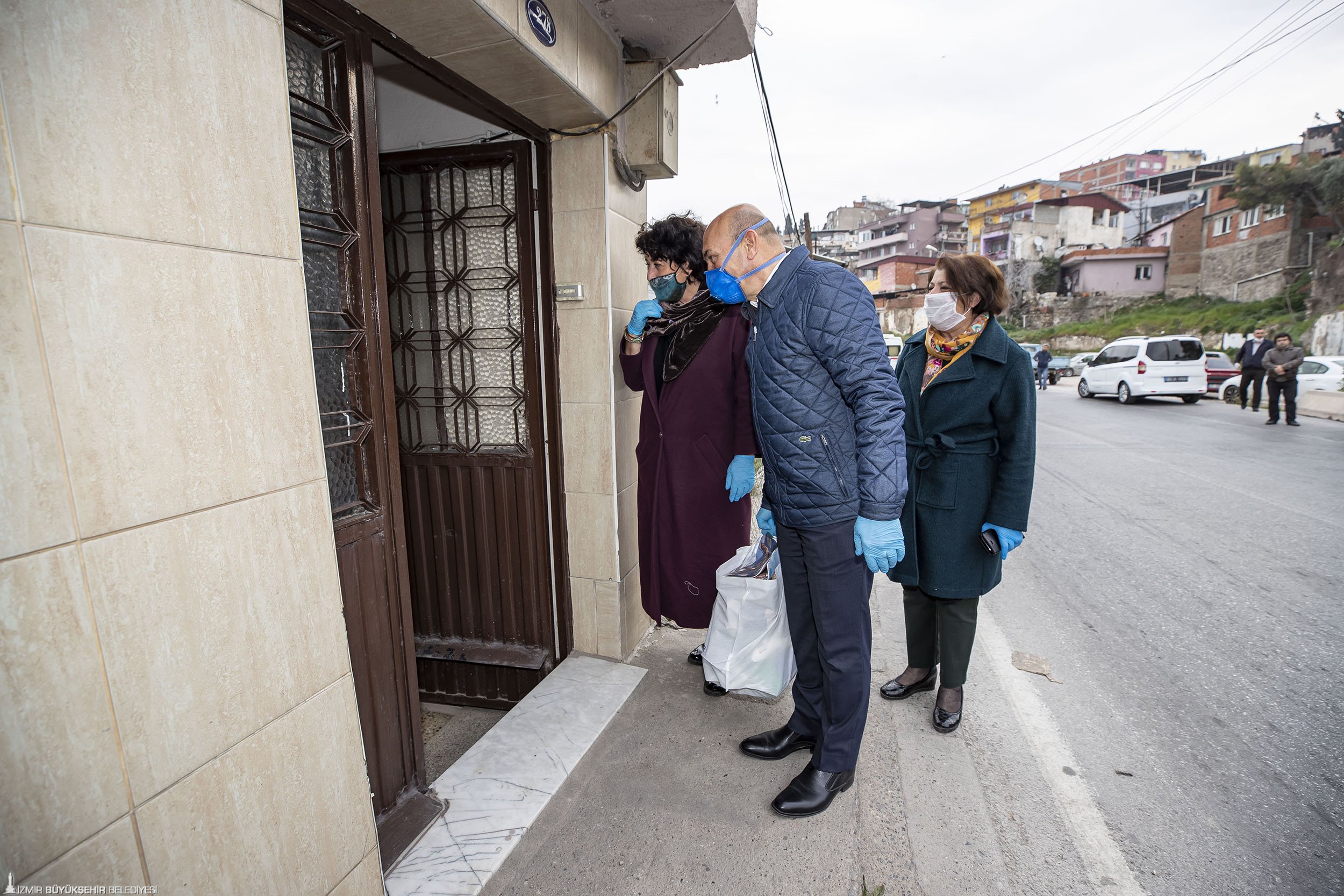 İzmir’de büyük dayanışmayı Başkan Soyer başlattı